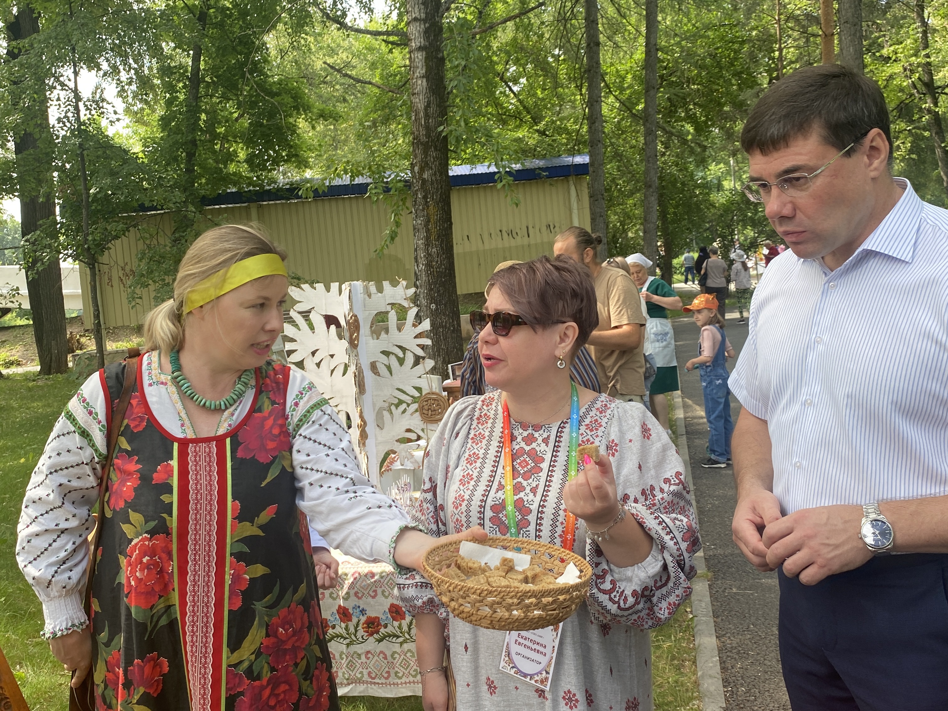 Александр Решетников принял участие в фестивале народных промыслов и ремесел