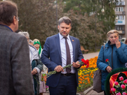 Степан Фирстов и Владимир Владимирский возложили цветы к Мемориалу защитников Отечества