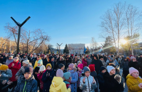 Заместитель председателя Законодательного Собрания Вадим Ромасенко поздравил жителей Ленинского района с появлением нового сквера возле ДК «Станкомаш»