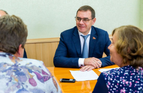 Председатель Законодательного Собрания Александр Лазарев провел выездные приемы граждан в Еманжелинском, Увельском районах и в Южноуральске