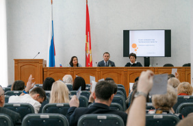 Председатель Законодательного Собрания Челябинской области Александр Лазарев поприветствовал участников конференции Союза журналистов Челябинской области 