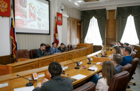 В Законодательном Собрании состоялось заседание Общественной молодежной палаты, приуроченное ко Дню российского парламентаризма