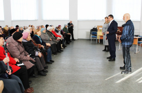 При поддержке депутата Дмитрия Мельникова были организованы встречи пенсионеров-садоводов с известным телеведущим 