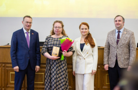 Заместитель председателя Законодательного Собрания Олег Гербер поздравил победителей конкурсов журналистских работ на лучшее освещение деятельности областного парламента