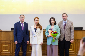 Заместитель председателя Законодательного Собрания Олег Гербер поздравил победителей конкурсов журналистских работ на лучшее освещение деятельности областного парламента