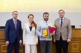 Заместитель председателя Законодательного Собрания Олег Гербер поздравил победителей конкурсов журналистских работ на лучшее освещение деятельности областного парламента