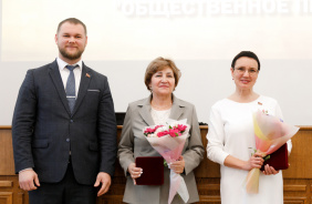 100 лауреатов премии «Общественное признание» наградили в Законодательном Собрании