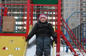 14 декабря в Челябинске прошли праздники двора, организованные депутатами фракции «Единая Россия» в честь открытия новых детских площадок