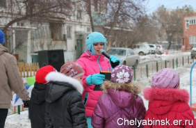 14 декабря в Челябинске прошли праздники двора, организованные депутатами фракции «Единая Россия» в честь открытия новых детских площадок