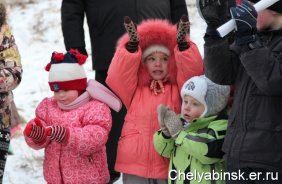 14 декабря в Челябинске прошли праздники двора, организованные депутатами фракции «Единая Россия» в честь открытия новых детских площадок