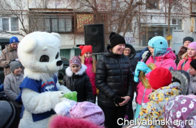 14 декабря в Челябинске прошли праздники двора, организованные депутатами фракции «Единая Россия» в честь открытия новых детских площадок