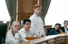 Парламентский урок для старшеклассников провели депутаты Законодательного Собрания