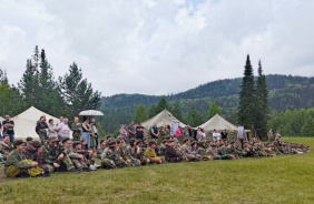 В открытии смены в военно-патриотическом лагере принял участие первый заместитель председателя Законодательного Собрания Челябинской области Денис Моисеев.