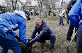 Депутаты Законодательного Собрания приняли участие в субботнике