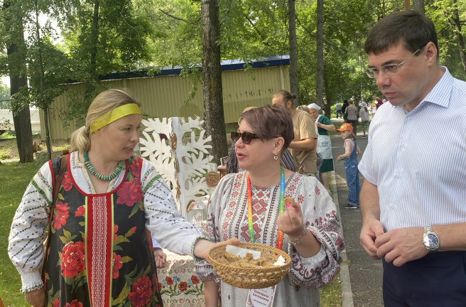 Александр Решетников принял участие в фестивале народных промыслов и ремесел