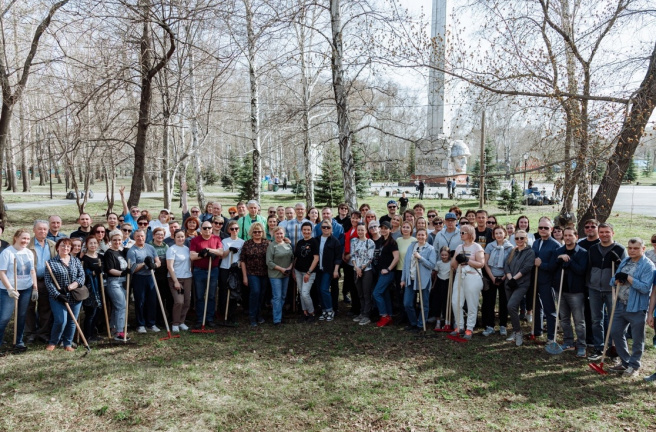 Депутаты и сотрудники аппарата Законодательного Собрания вышли на субботник