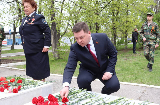 Накануне Дня Победы заместитель председателя Законодательного Собрания Вадим Ромасенко принял участие в митинге в своем избирательном округе