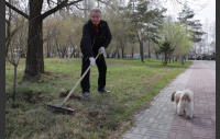 Сегодня депутаты и аппарат Законодательного Собрания вышли на традиционный весенний субботник в Сад Победы