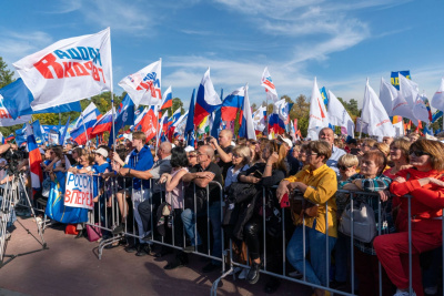 «Своих не бросаем!»: в Челябинске прошел многотысячный митинг-концерт в поддержку референдумов в ЛНД, ДНР, Херсонской и Запорожской областях